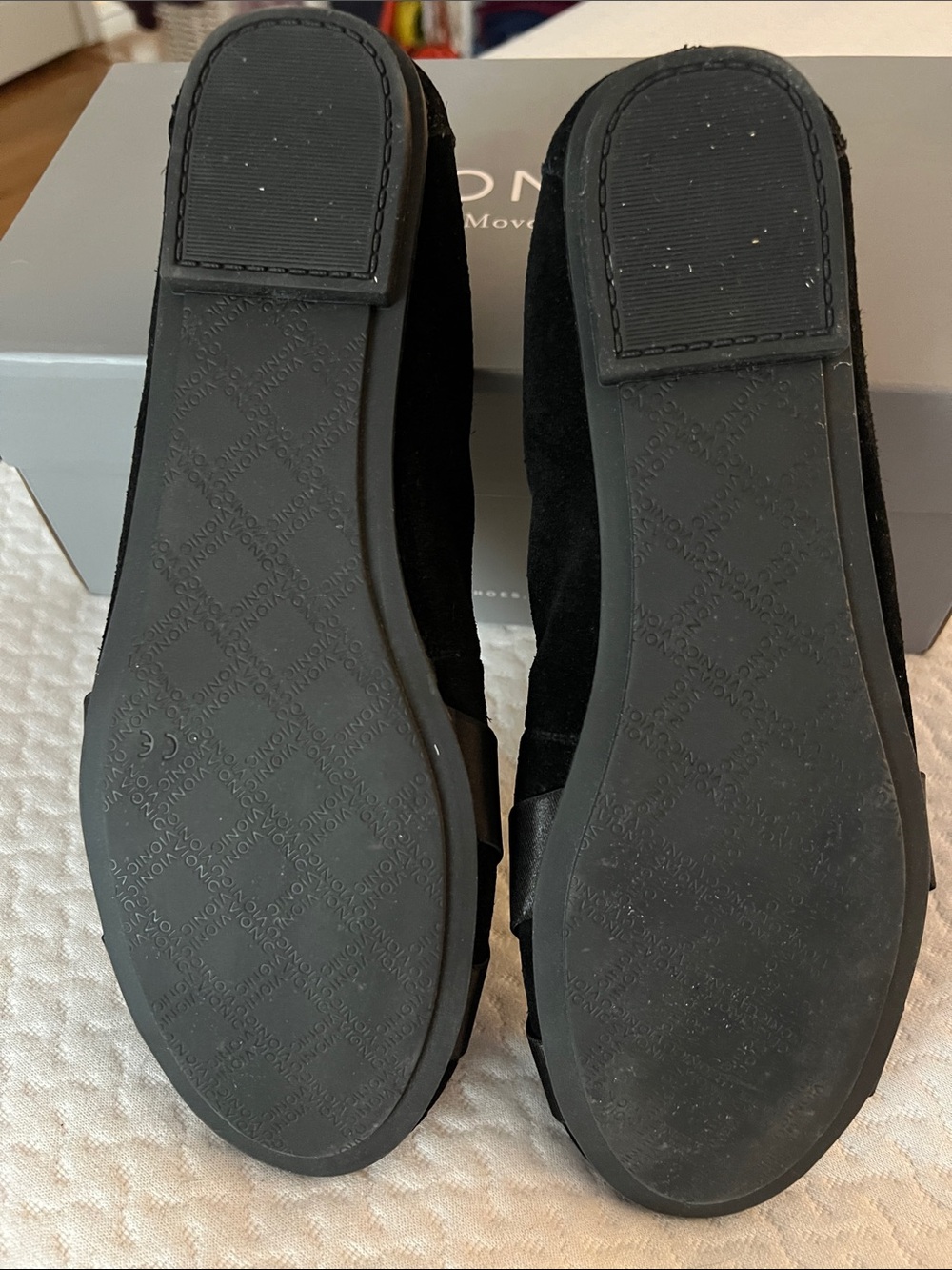 Vionic Black Cross-Strap flat - Picture 5 of 7